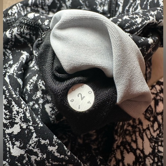 LULULEMON WUNDER UNDER HIGH RISE - Picture 7 of 8